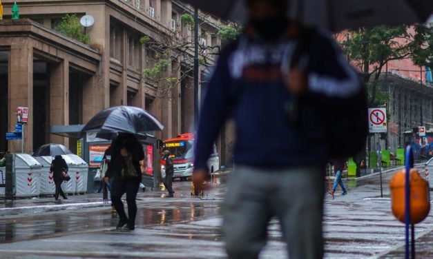 Defesa Civil mantém alerta e terça-feira deve ser mais um dia de chuva na Capital