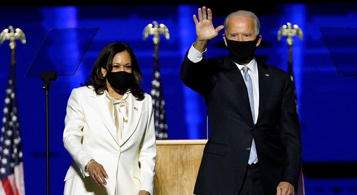 Joe Biden toma posse como presidente dos EUA em evento virtual