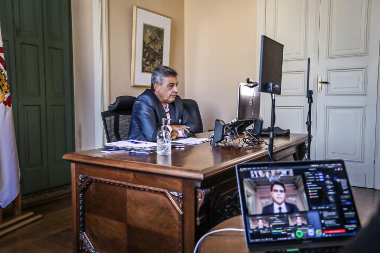 Primeiro decreto de Melo retira limite de ocupações no comércio e cria Comitê para Enfrentamento da Covid-19