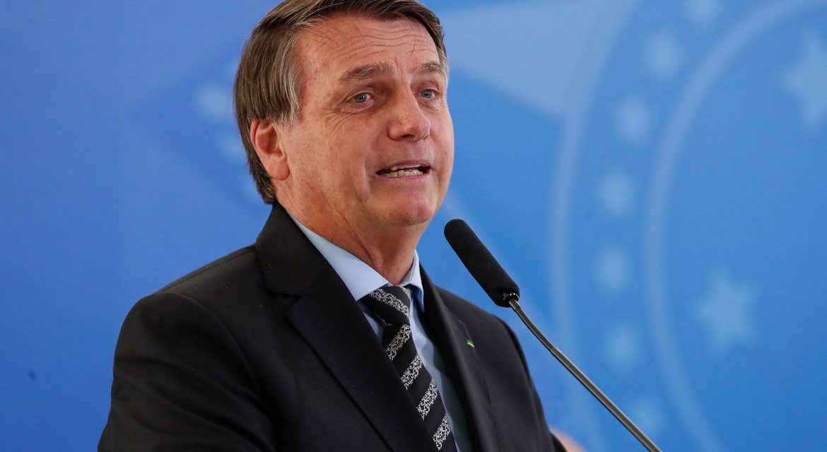 Bolsonaro sanciona projeto de apoio a estados e municípios endividados