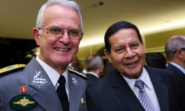 Mourão comparece ao sepultamento do general Geraldo Miotto, em São Marcos