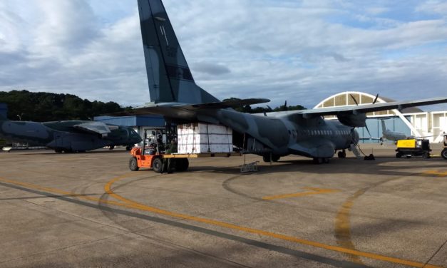 Força Aérea Brasileira começa distribuição da vacina CoronaVac para onze capitais