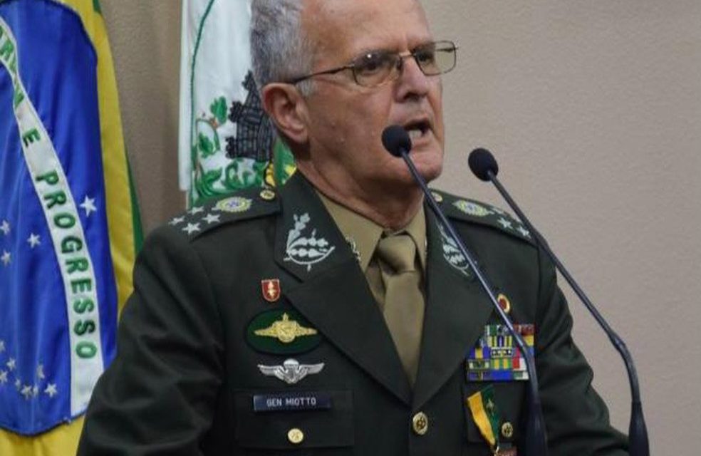 General Miotto, ex-comandante Militar do Sul, morre vítima de Covid-19