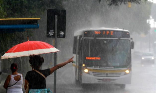 Defesa Civil de Porto Alegre alerta para previsão de temporal nesta segunda