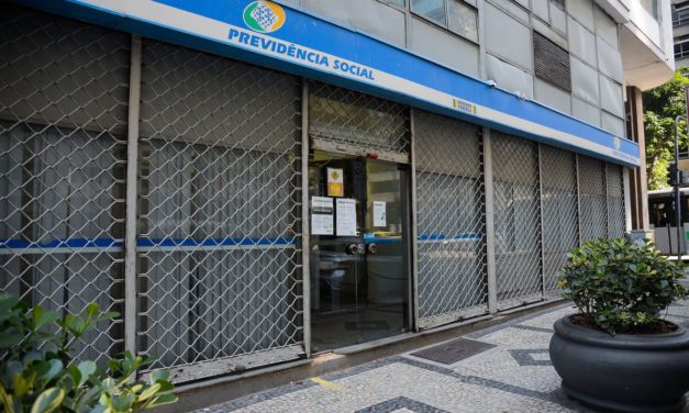 Aposentadorias e benefícios do INSS acima de um salário mínimo têm reajuste de 5,45%
