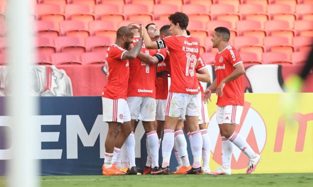 Internacional vence a quinta seguida e encosta no São Paulo