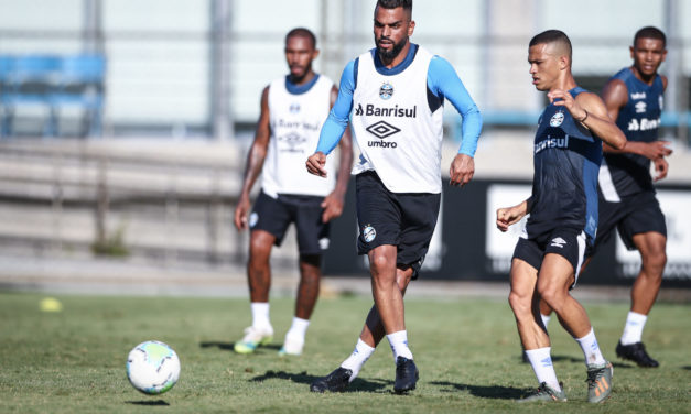 Grêmio inicia semana com treino técnico e visa o Flamengo
