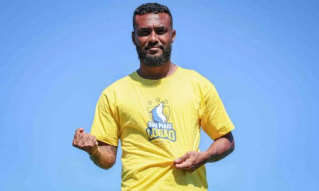 Pelotas oficializa a contratação do zagueiro Silvio