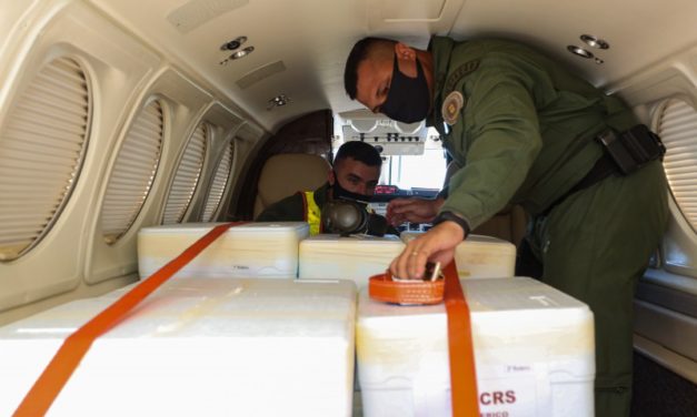 Doses de CoronaVac são distribuídas para Regionais de Saúde com apoio das forças de segurança