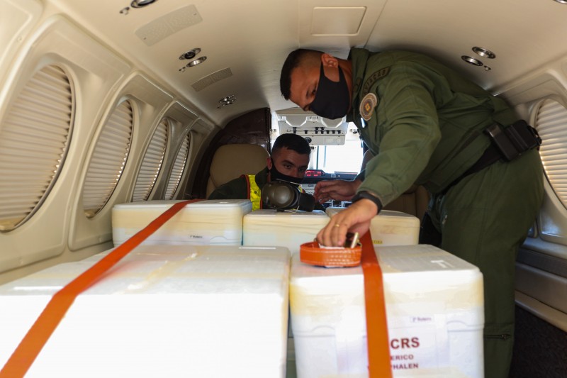 Doses de CoronaVac são distribuídas para Regionais de Saúde com apoio das forças de segurança