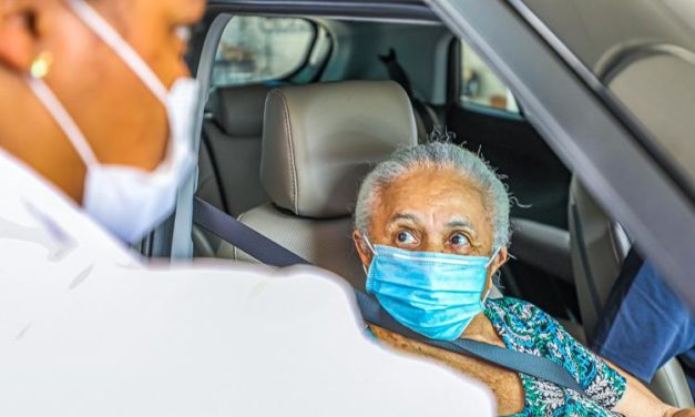 Prefeitura de Porto Alegre alerta para falso calendário de vacinação para idosos com menos de 85 anos