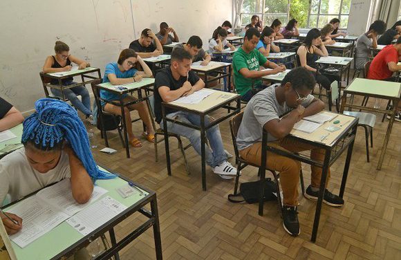 Prazo para solicitar isenção na inscrição do vestibular da UFGRS termina na quarta-feira