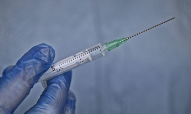 Caxias do Sul começa vacinação de idosos acima de 90 anos nesta segunda-feira