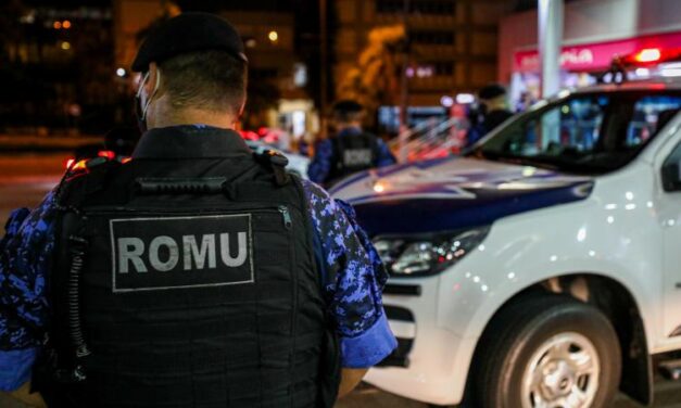Guarda Municipal de Porto Alegre interdita comércio aberto após 20h