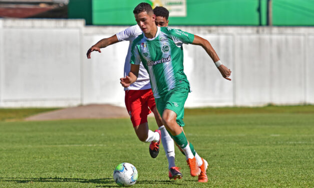 Juventude renova com o volante Kelvi por três temporadas