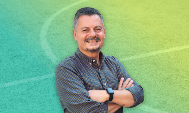 Rogério Amaral comemora 30 anos no comando de programas esportivos em novo horário