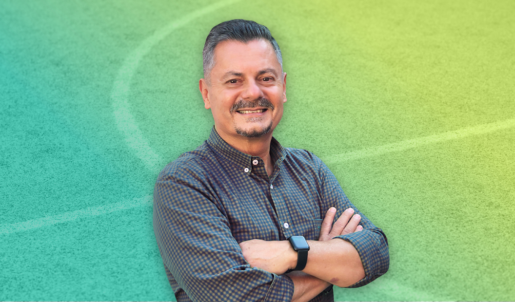 Rogério Amaral comemora 30 anos no comando de programas esportivos em novo horário