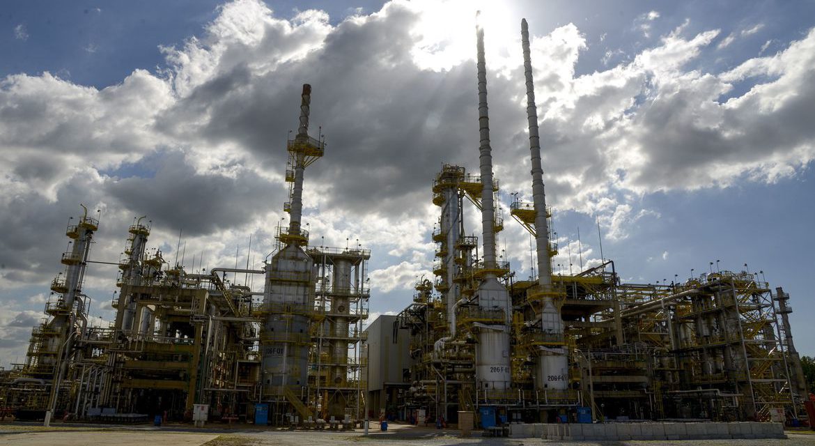 Petrobras anuncia aumento de preços do diesel, gasolina e GLP
