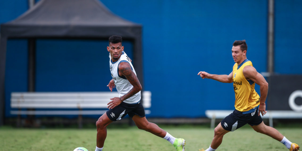Renato comanda treino técnico no CT Luiz Carvalho