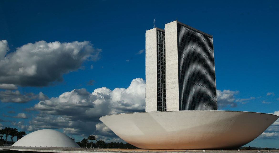 Câmara aprova admissibilidade de PEC sobre imunidade parlamentar