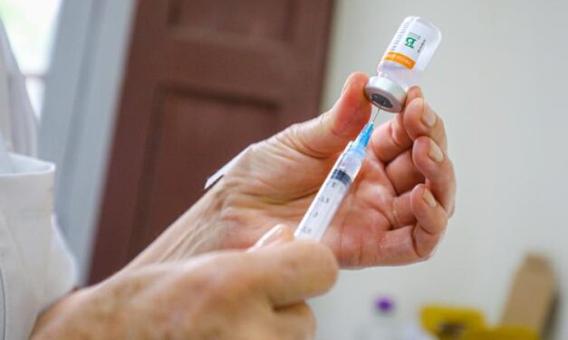 Profissionais de saúde receberão segunda dose contra a Covid-19