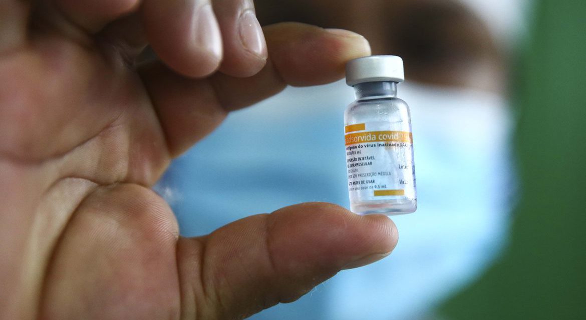 Insumos da China chegam a São Paulo para produção de 8,6 milhões de vacinas