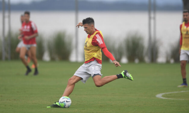 Inter trabalha forte mirando duelo com Corinthians