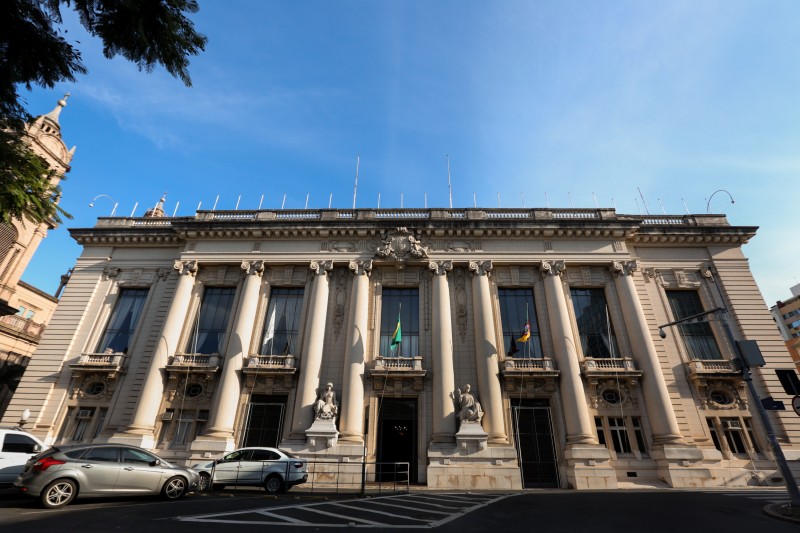 Governo do RS quita salários de março de forma integral nesta quarta