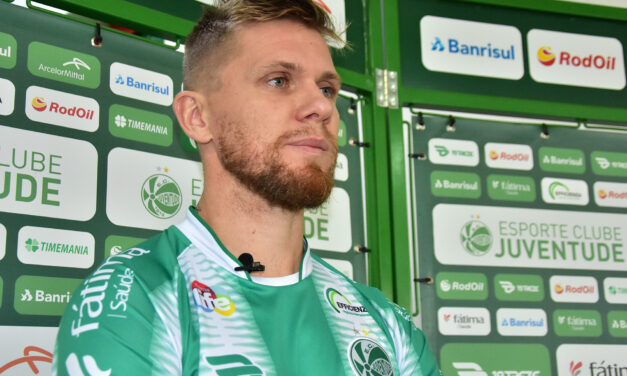 Juventude apresenta o zagueiro Rafael Forster
