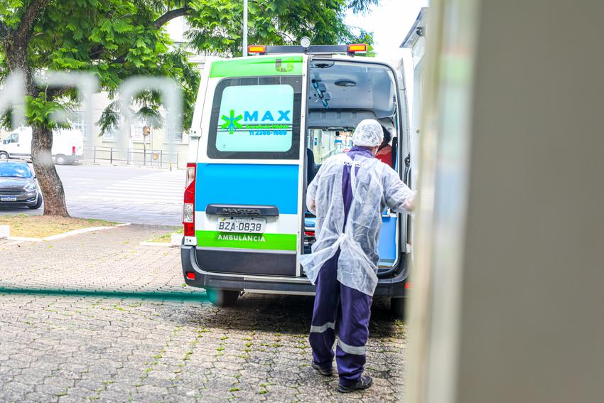 Pelo quarto dia consecutivo, Porto Alegre registra ocupação de UTIs acima de 100%