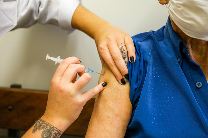 Criminosos se passam por equipes de vacinação para cometer assaltos em Porto Alegre