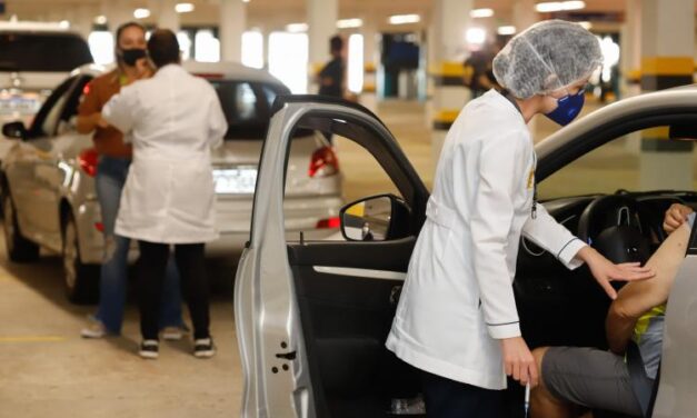 Porto Alegre amplia vacinação para idosos de 72 anos a partir desta quarta-feira