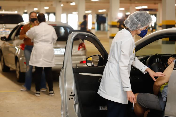 Porto Alegre amplia vacinação para idosos de 72 anos a partir desta quarta-feira