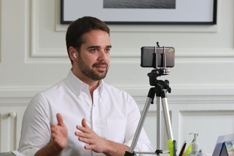 Governador mantém jogos de futebol somente após às 20h no RS