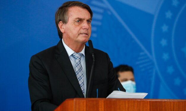 Bolsonaro entra com ação no STF contra governadores do DF, BA e RS