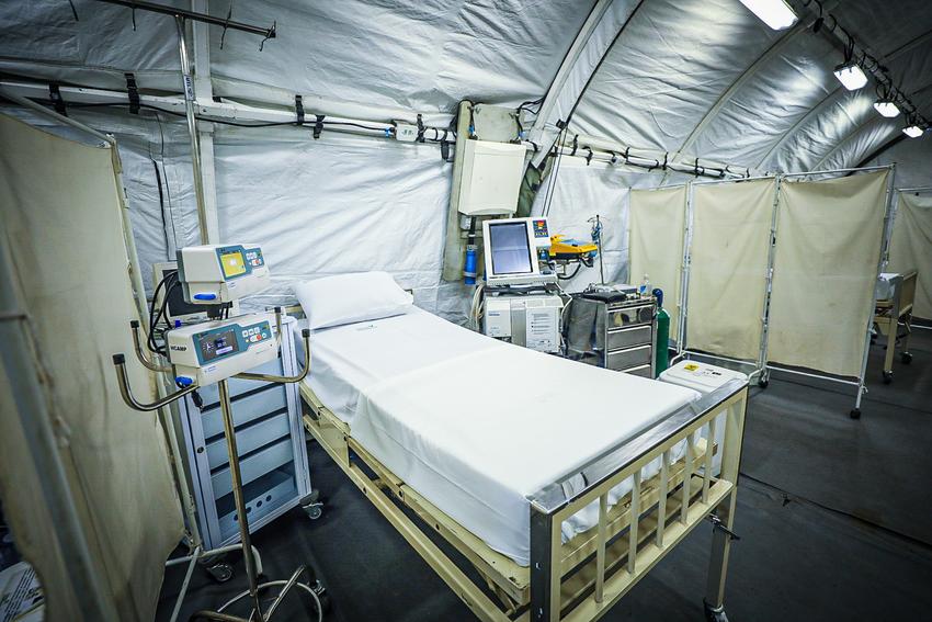 Hospital de campanha de Porto Alegre aguarda equipes médicas e instalações de equipamentos