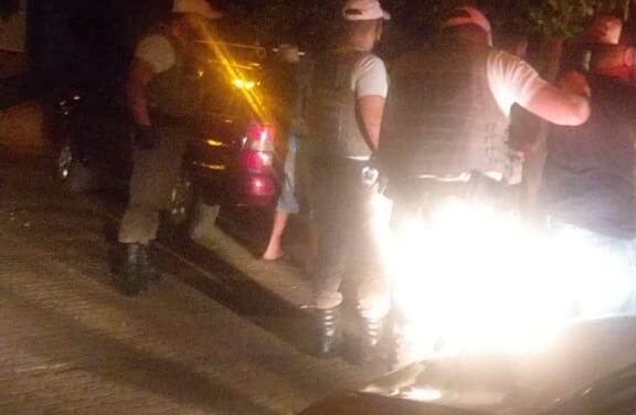 Ação integrada da Guarda Municipal e Brigada Militar encerra festa com mais de 100 pessoas no bairro Tom Jobim