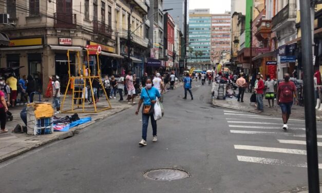 Com retorno da cogestão, Centro de Porto Alegre registra movimento intenso nesta segunda-feira