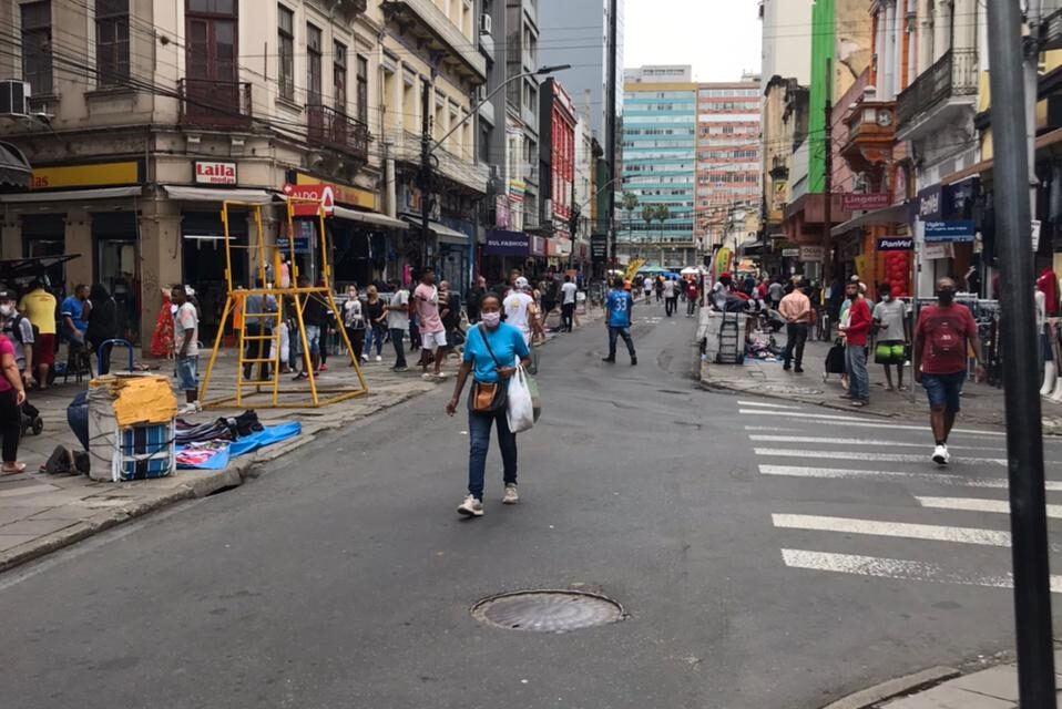 Com retorno da cogestão, Centro de Porto Alegre registra movimento intenso nesta segunda-feira