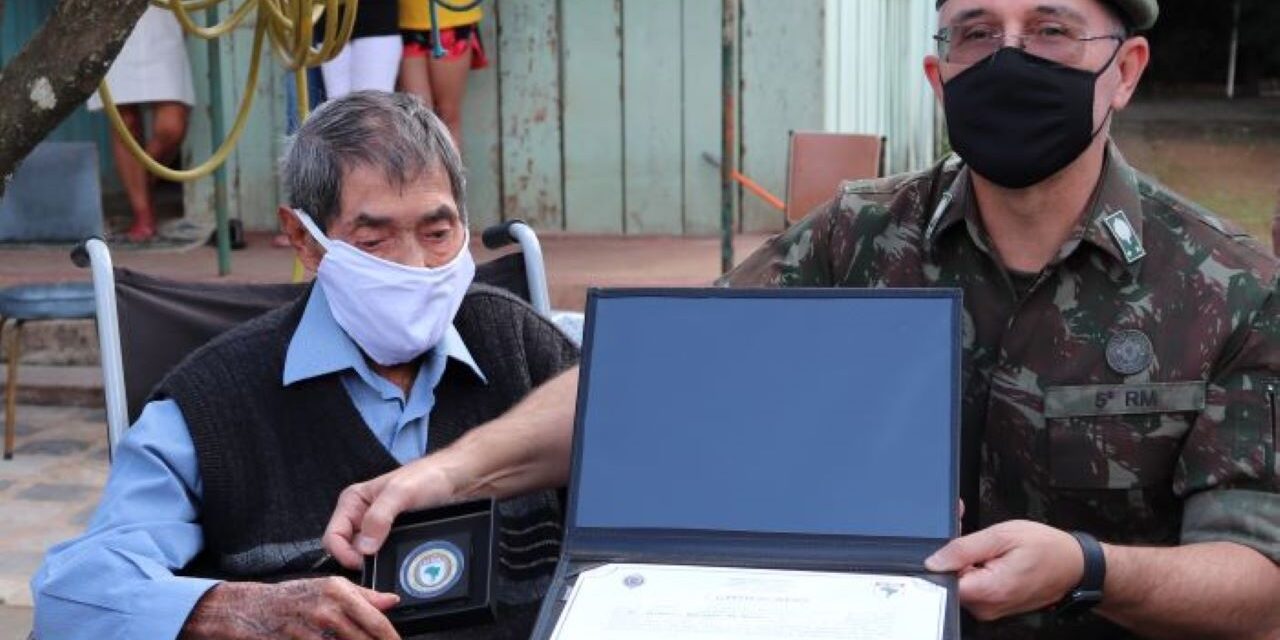 Herói da FEB completa 98 anos e recebe homenagem do Exército