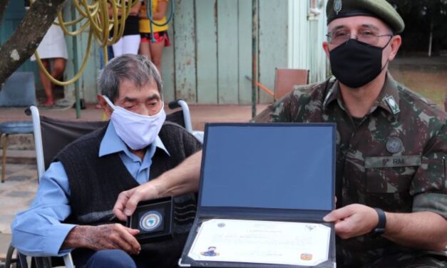 Herói da FEB completa 98 anos e recebe homenagem do Exército