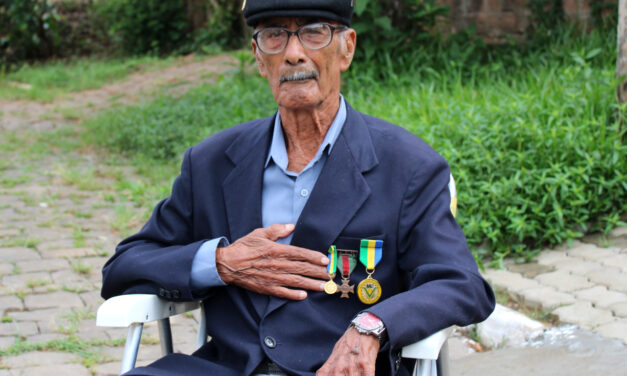 Exército homenageia gaúcho veterano da Segunda Guerra por seu centenário