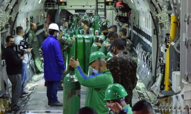 Comando conjunto norte apoia transporte de cilindros de oxigênio