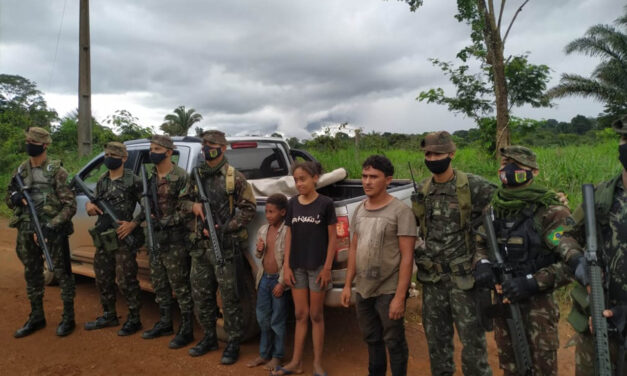 Família desaparecida na selva é resgatada pelo Exército