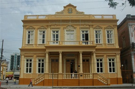 Prefeita de Pelotas anuncia novo lockdown no fim de semana e diz que “já estamos vivendo o colapso”