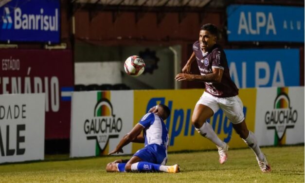 Com direito a gol de bicicleta, Caxias vence o clássico da Polenta
