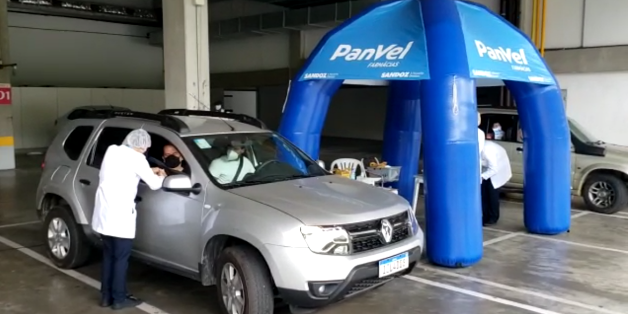 Mais de 1200 pessoas são vacinadas contra Covid-19 em três drive-thrus de Porto Alegre
