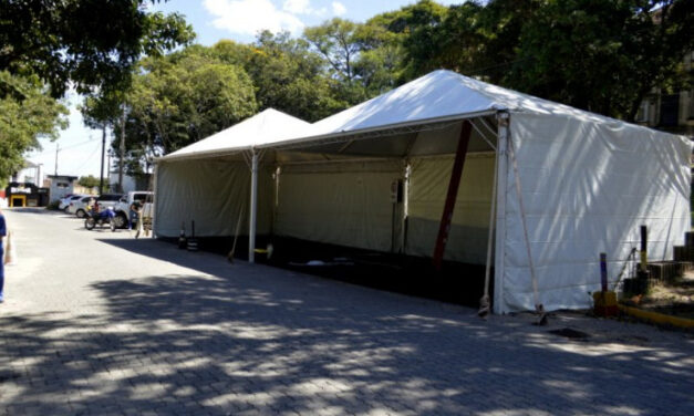 Tenda é montada na UPA de Santa Maria para triagem de pacientes com Covid-19