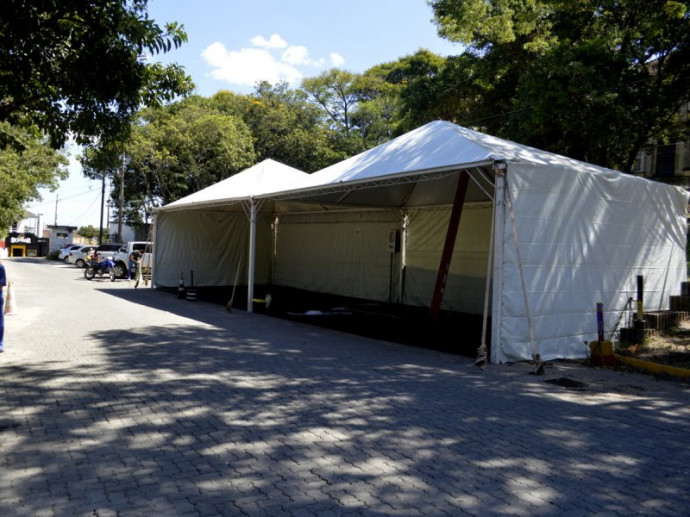 Tenda é montada na UPA de Santa Maria para triagem de pacientes com Covid-19
