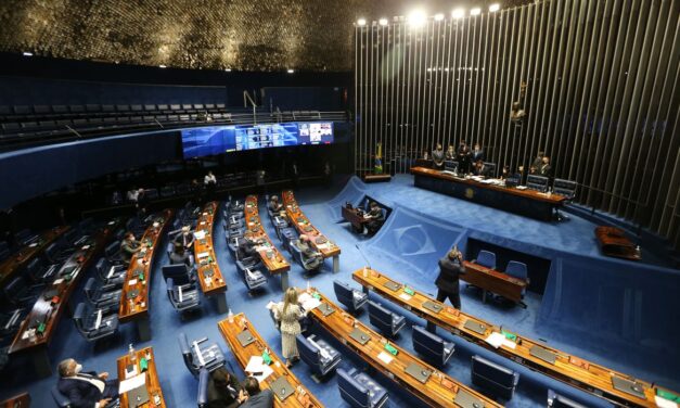 Senadores ouvem laboratórios e destacam número insuficiente de vacinas contra Covid-19